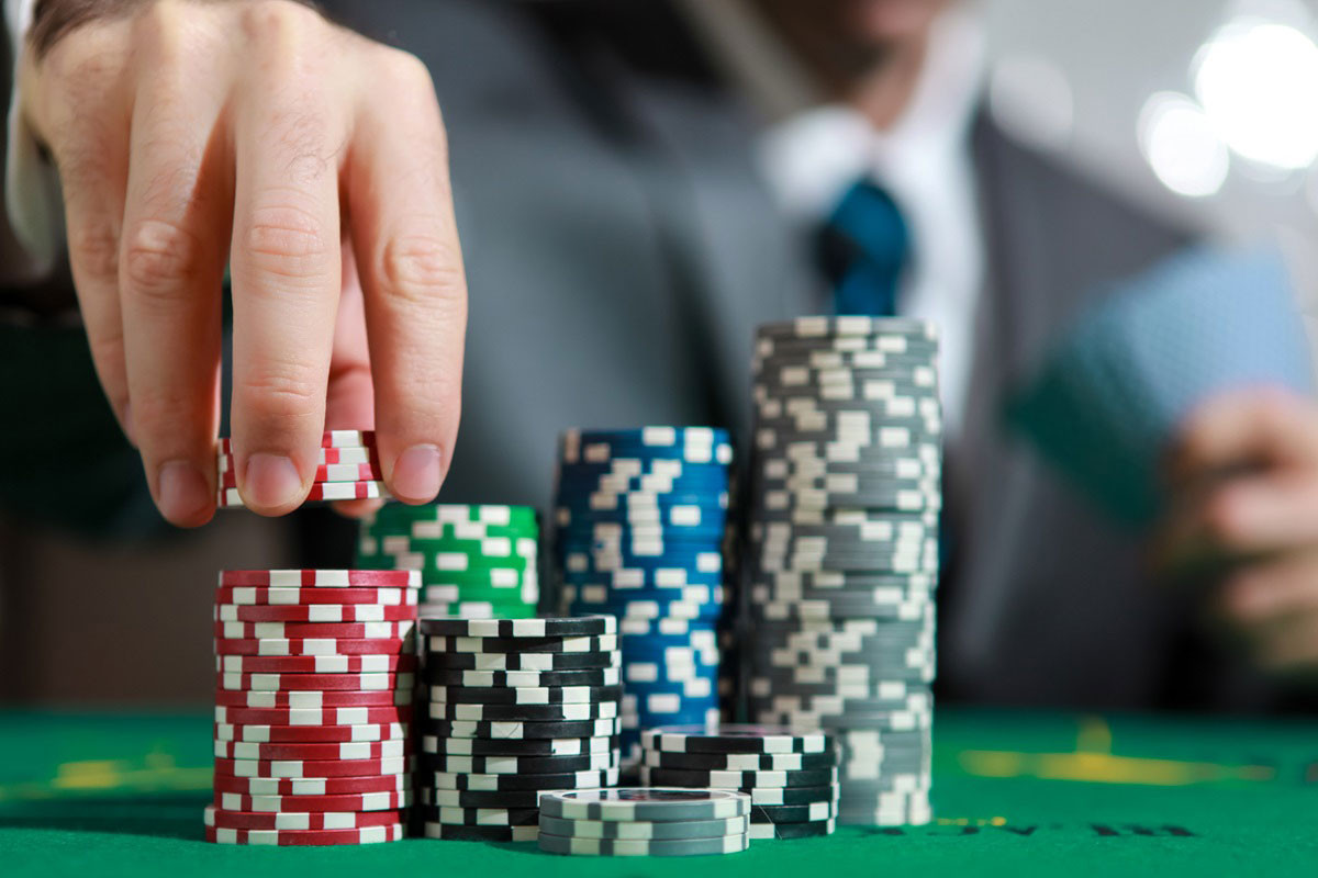 Come funzionano i bui nel poker? - -