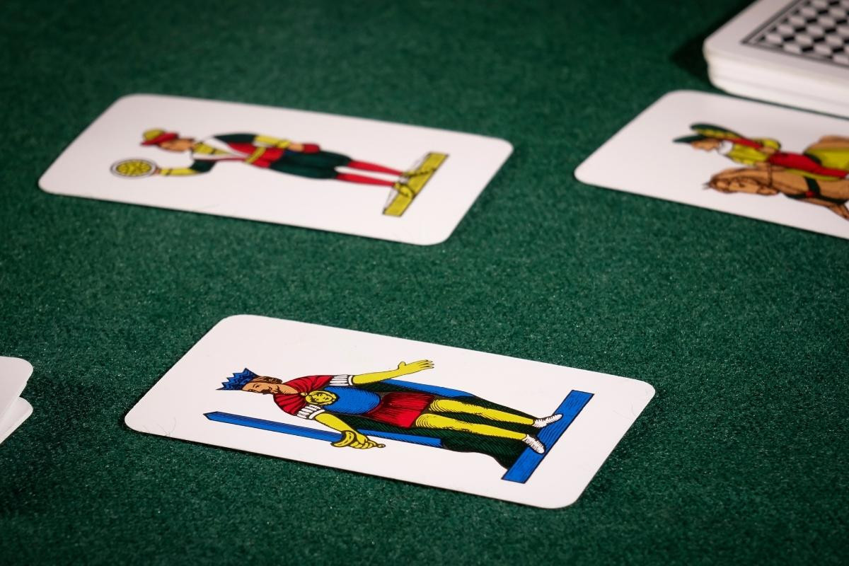 Come si gioca a tressette: regole e punteggi da conoscere - -