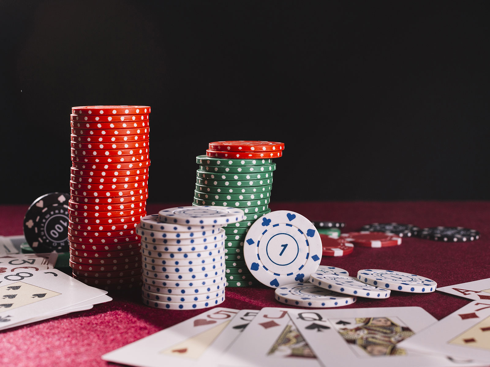 Seven Card Stud: regole e strategie di base - -