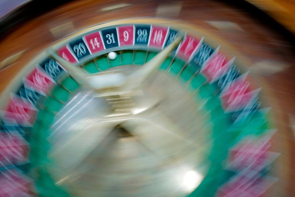 Il croupier sa dove va la pallina? La fisica applicata alla roulette - -